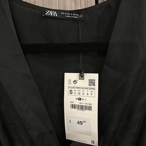 Zara black ruffle sleeve plunge top in S, NWT - Picture 2 of 4